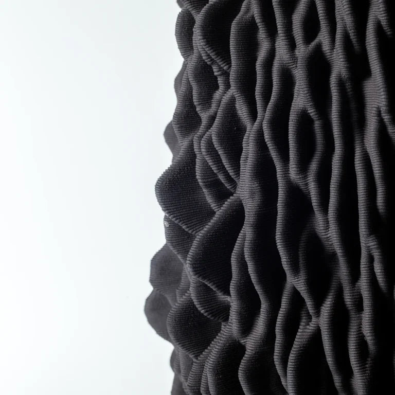 Szén — Black Vase with Textured Relief
