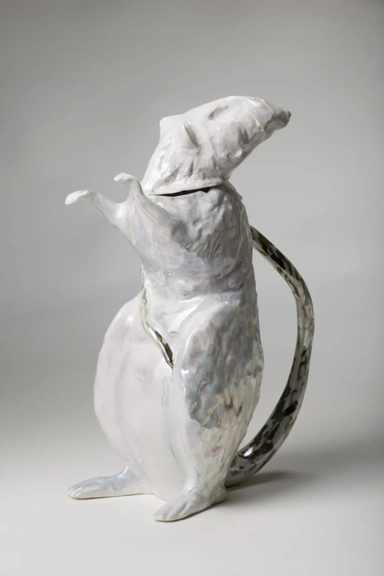 Fej nélkül – Szoborszerű porcelánkancsó