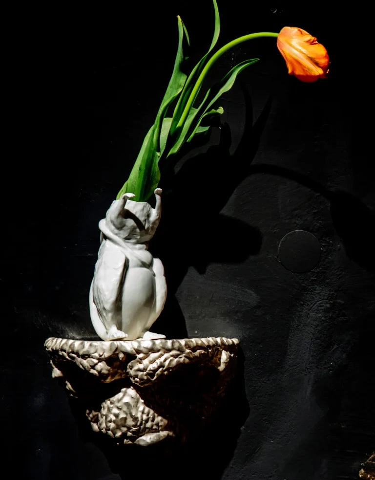 Fej nélkül – Szoborszerű porcelánkancsó