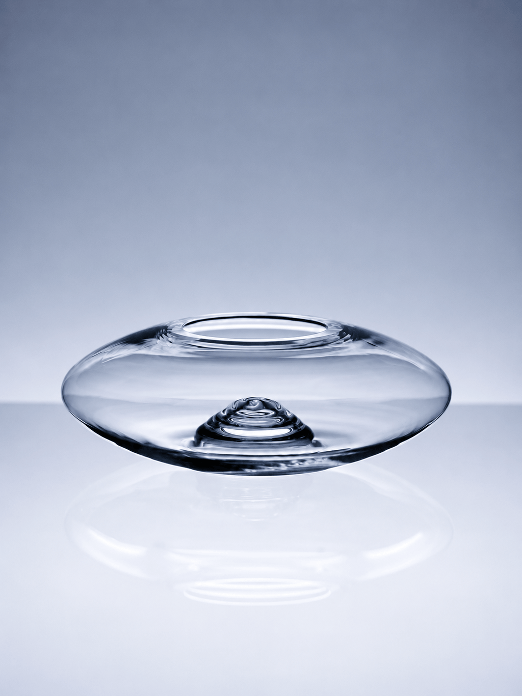 Lencse — Low Glass Vase